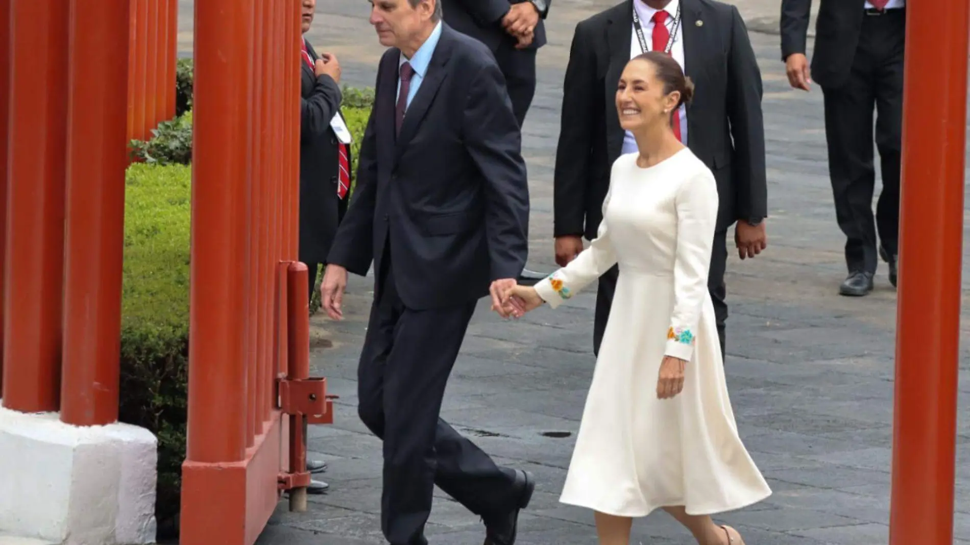 Claudia Sheinbaum y su esposo en Congreso